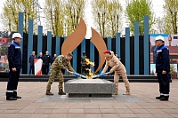 80 Вечных огней одновременно зажглись сегодня в рамках Всероссийской акции «Храним огонь Победы» 80 Вечных огней одновременно зажглись сегодня в рамках Всероссийской акции «Храним огонь Победы»